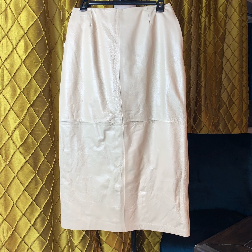 Beige Excelled genuine leather skirt with split.